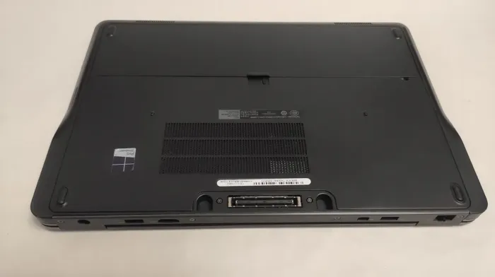 Ноутбук Dell Latitude E7440 / 14" (1366x768) TN / Intel Core i5-4310U (2 (4) ядра по 2.0 - 3.0 GHz) / 8 GB DDR3 / 256 GB SSD / Intel HD Graphics 4400 / WebCam / DVD-ROM б/в - зображення 8