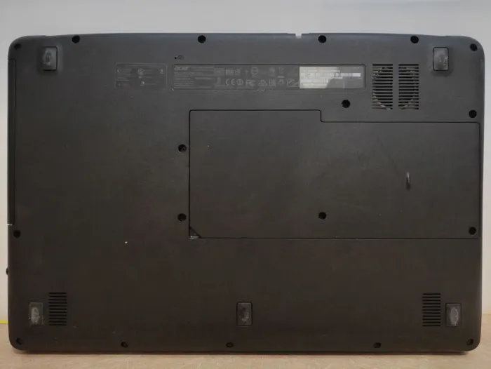 Ноутбук Acer Aspire ES1-533 / 15.6" (1366x768) TN / Intel Pentium N4200 (4 ядра по 1.1 - 2.5 GHz) / 4 GB DDR3 / 256 GB SSD / Intel HD Graphics 505 / WebCam б/в - зображення 7