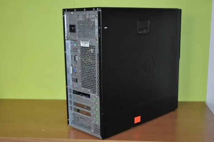Робоча станція Fujitsu Celsius W530 Workstation Tower / Intel Core i5-4590 (4 ядра по 3.3 - 3.7 GHz) / 16 GB DDR3 / 120 GB SSD + 500 GB HDD / Intel HD Graphics 4600 / DVD-ROM б/в - зображення 5