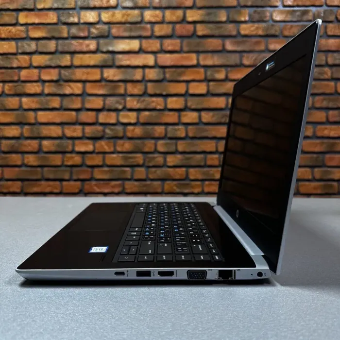 Ультрабук HP ProBook 430 G5 / 13.3" (1366x768) TN / Intel Core i5-8250U (4 (8) ядра по 1.6 - 3.4 GHz) / 16 GB DDR4 / 256 GB SSD M.2 / Intel UHD Graphics 620 / WebCam б/в - зображення 4