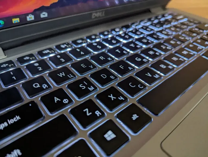 Ультрабук Dell Latitude 5320 / 13.3" (1920x1080) IPS Touch / Intel Core i5-1135G7 (4 (8) ядра по 2.4 - 4.2 GHz) / 16 GB DDR4 / 512 GB SSD / Intel Iris Xe Graphics / WebCam / Fingerprint / Windows 10 б/в - зображення 6