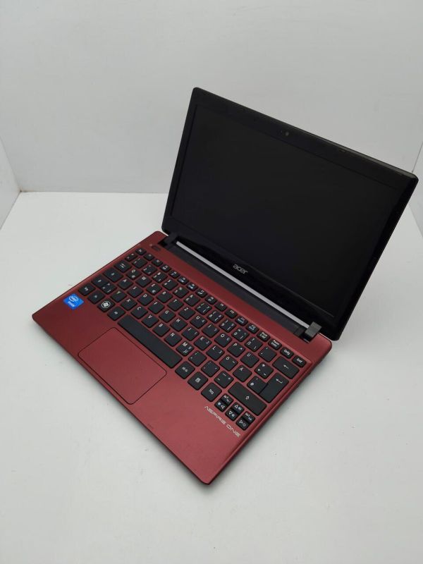 Нетбук Acer Aspire One / 11.6" (1366x768) TN / Intel Celeron 847 (2 ядра по 1.1 GHz) / 4 GB DDR3 / 320 GB HDD / Intel HD Graphics / WebCam / АКБ не тримає б/в - зображення 4