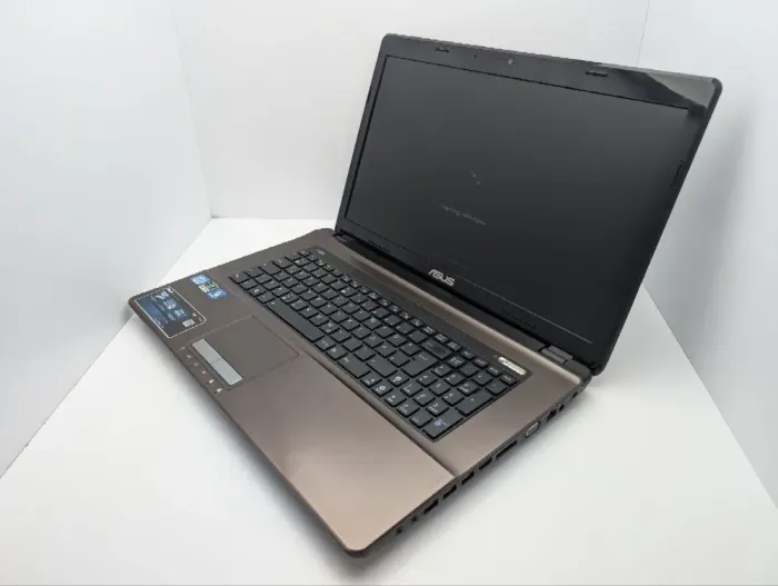Ноутбук Asus X73s / 17.3" (1600x900) TN / Intel Core i5-2410M (2 (4) ядра по 2.3 - 3.9 GHz) / 8 GB DDR3 / 500 GB HDD / nVidia GeForce GT 540M, 1 GB GDDR3, 128-bit / WebCam / DVD-ROM б/в - зображення 7