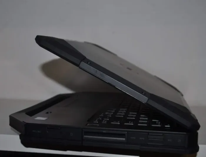 Захищений ноутбук Dell Latitude 5414 Rugged / 14" (1920x1080) TN / Intel Core i7-6600U (2(4) ядра по 2.6 - 3.4 GHz) /  16 GB DDR4 / 240 GB SSD / AMD Radeon R7 M360, 2 GB GDDR3, 64-bit / WebCam / Wi-Fi / Bluetooth / Windows 11 Pro + Блок живлення 130W б/в - зображення 9