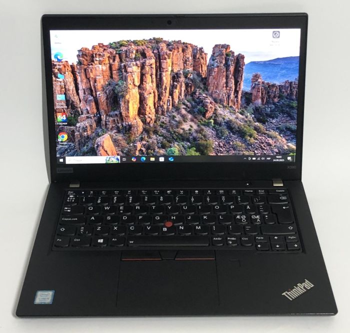 Ультрабук Б-клас Lenovo ThinkPad X390 / 13.3" (1920x1080) IPS / Intel Core i5-8265U (4 (8) ядра по 1.6 - 3.9 GHz) / 16 GB DDR4 / 256 GB SSD / Intel UHD Graphics / WebCam / Win 10 Pro б/в - зображення 2