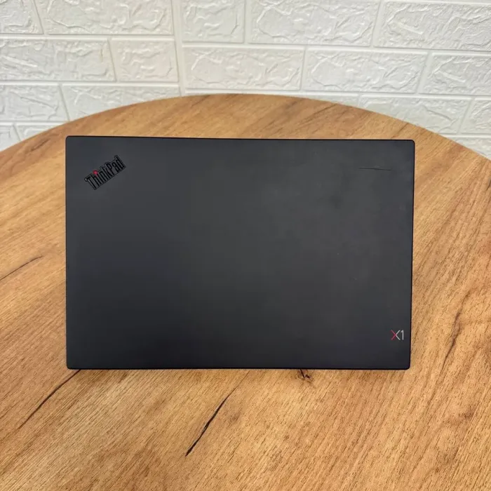 Ультрабук Б-клас Lenovo ThinkPad X1 Carbon Gen 6 / 14" (1920x1080) IPS Touch / Intel Core i5-8350U (4 (8) ядра по 1.7 - 3.6 GHz) / 8 GB DDR4 / 240 GB SSD / Intel UHD Graphics 620 / WebCam б/в - зображення 3