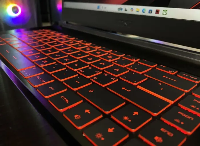 Ігровий ноутбук MSI GF65 Thin 10UE / 15.6" (1920x1080) IPS / Intel Core i7-10750H (6 (12) ядер по 2.6 - 5.0 GHz) / 16 GB DDR4 / 1000 GB SSD / nVidia GeForce RTX 3060, 6 GB GDDR6, 192-bit / WebCam б/в - зображення 5