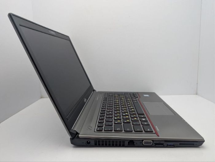 Ноутбук Fujitsu LifeBook E746 / 14" (1366x768) TN / Intel Core i5-6200U (2 (4) ядра по 2.3 - 2.8 GHz) / 8 GB DDR4 / 128 GB SSD / Intel HD Graphics 520 / WebCam б/в - зображення 4
