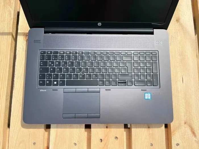 Мобільна робоча станція HP Zbook 17 G4 / 17.3" (1920x1080) IPS / Intel Core i7-7820HQ (4 (8) ядра по 2.9 - 3.9 GHz) / 32 GB DDR4 / 512 GB SSD / nVidia Quadro P5000, 16 GB GDDR5, 256-bit / WebCam / Windows 10 Pro б/в - зображення 3