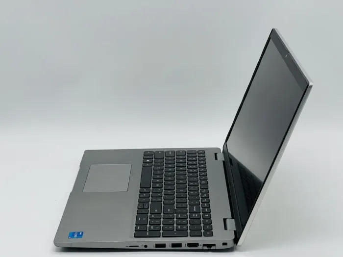 Ультрабук Dell Latitude 5520 / 15.6" (1920x1080) IPS / Intel Core i5-1135G7 (4 (8) ядра по 2.4 - 4.2 GHz) / 16 GB DDR4 / 240 GB SSD / Intel Iris Xe Graphics / WebCam б/в - зображення 4