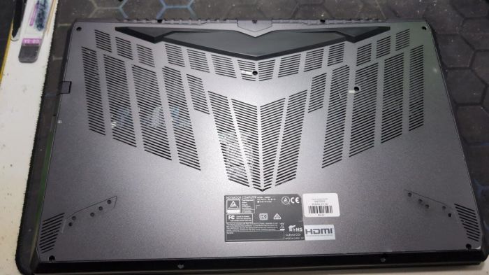 Ігровий ноутбук Б-класу Clevo Lambda P960RF / 15,6" (1920x1080) IPS / Intel Core i7-8750H (6 (12) ядер по 2,2 - 4,1 ГГц) / 32 ГБ DDR4 / 960 ГБ SSD / nVidia GeForce RTX 2070 Max-Q, 8 ГБ GDDR6, 256-біт / Веб-камера б/в - зображення 6