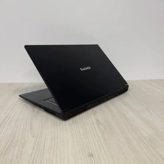 Ігровий ноутбук Б-клас Sager NP70SNE / 17.3" (1920x1080) IPS / Intel Core i9-13900HX (24 (32) ядра по 2.2 - 5.4 GHz) / 16 GB DDR5 / 512 GB SSD NVMe / nVidia GeForce RTX 4070, 8 GB GDDR6, 128-bit / WebCam б/в - зображення 6