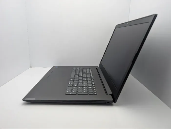 Ноутбук Lenovo V340-17 / 17.3" (1600x900) TN / Intel Pentium Gold 5405U (2 (4) ядра по 2.3 GHz) / 8 GB DDR4 / 120 GB SSD / Intel UHD Graphics / WebCam / DVD-ROM б/в - зображення 5