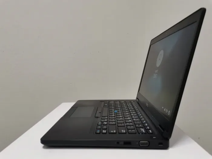 Ультрабук Dell Latitude 5490 / 14" (1920x1080) IPS / Intel Core i3-8130U (2 (4) ядра по 2.2 - 3.4 GHz) / 16 GB DDR4 / 256 GB SSD M.2 / Intel HD Graphics 620 / WebCam / HDMI / Windows 10 Pro б/в - зображення 4