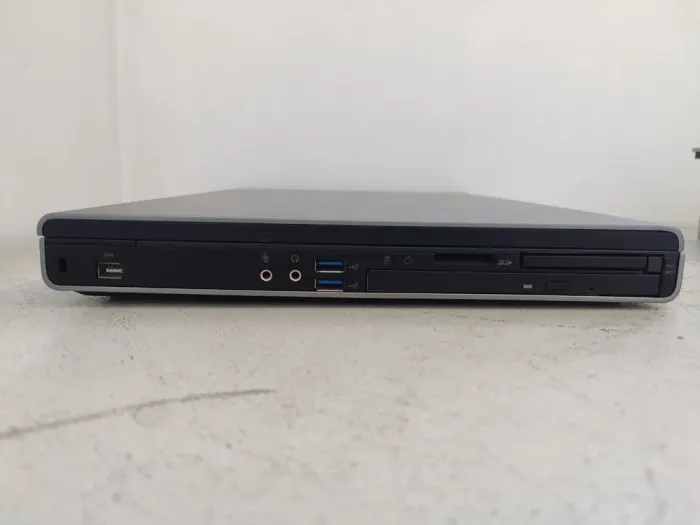 Мобільна робоча станція Dell Precision M6500 / 17.3" (1920x1200) TN / Intel Core i7-720QM (4 (8) ядра по 1.6 - 2.8 GHz) / 16 GB DDR3 / 240 GB SSD / AMD FirePro M7820, 1 GB GDDR5, 128-bit / WebCam / DVD-ROM б/в - зображення 3