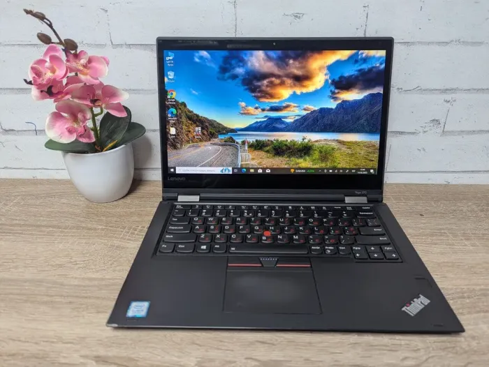Ноутбук-трансформер Б-клас Lenovo Yoga 370 / 13.3" (1920x1080) TN Touch / Intel Core i5-7200U (2 (4) ядер по 2.5 - 3.1 GHz) / 8 GB DDR4 / 128 GB SSD / Intel HD Graphics 620 / WebCam б/в - зображення 2