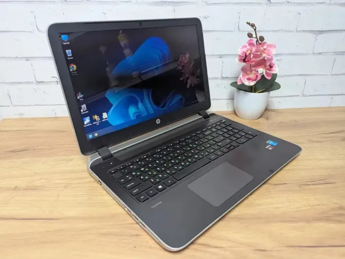 Ноутбук Б-клас HP Pavilion 15 / 15.6" (1366x768) TN / AMD A8-6410 (4 ядра по 2.0 - 2.4 GHz) / 8 GB DDR3 / 360 GB SSD / AMD Radeon R5 Graphics / WebCam / DVD-ROM б/в - зображення 7