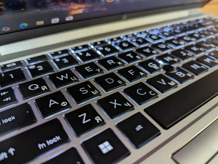 Ультрабук HP EliteBook 840 G8 / 14" (1920x1080) IPS / Intel Core i7-1185G7 (4 (8) ядра по 3.0 - 4.8 GHz) / 16 GB DDR4 / 512 GB SSD / Intel Iris Xe Graphics / WebCam / TouchID / Windows 10 б/в - зображення 6