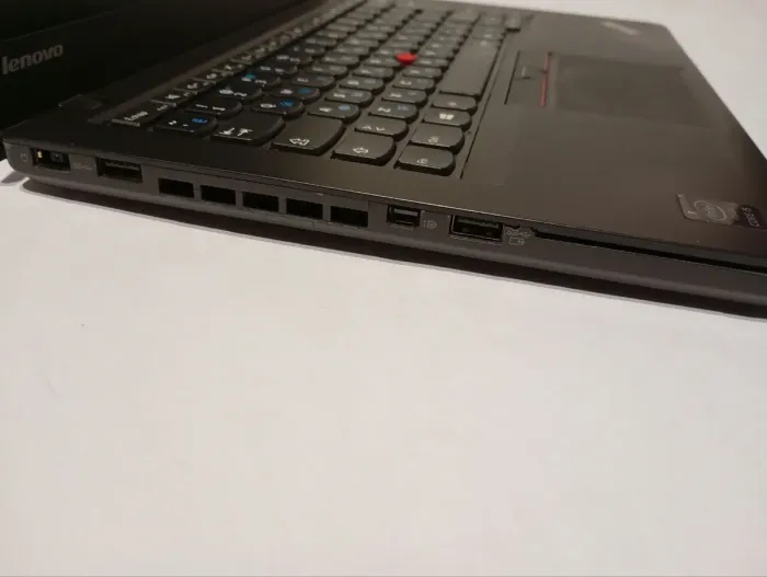 Ультрабук Б-клас Lenovo Thinkpad T450s / 14" (1366x768) TN / Intel Core i5-5200U (2 (4) ядра по 2.2 - 2.7 GHz) / 8 GB DDR3 / 128 GB SSD / Intel HD Graphics 5500 / WebCam б/в - зображення 4
