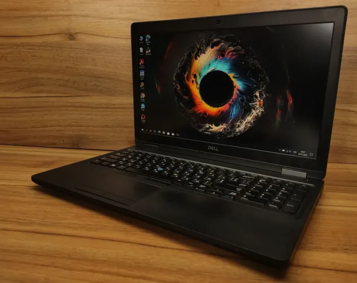 Ультрабук Dell Latitude 5590 / 15.6" (1366x768) TN / Intel Core i5-8350U (4 (8) ядра по 1.7 - 3.6 GHz) / 16 GB DDR4 / 512 GB SSD / Intel UHD Graphics 620 / WebCam / Windows 10 б/в - зображення 5