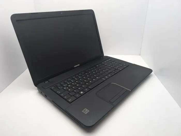 Ноутбук Toshiba Satellite C870D / 17.3" (1600x900) TN / AMD E1-1200 (2 ядра по 1.4 GHz) / 6 GB DDR3 / 500 GB HDD / AMD Radeon HD 7310 / WebCam б/в - зображення 3