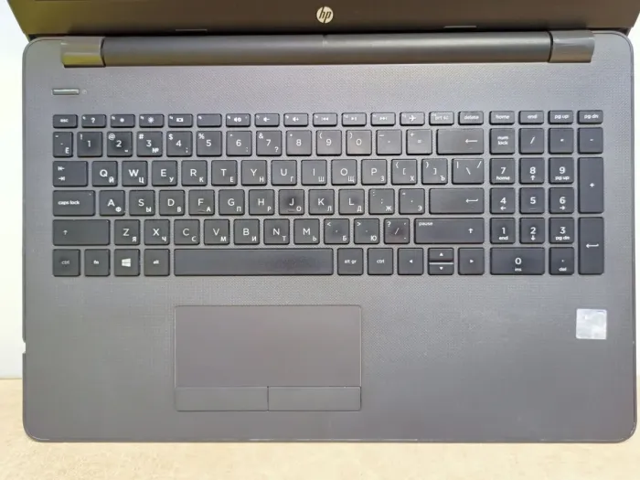 Ноутбук Б-клас HP 250 G6 / 15.6" (1920x1080) TN / Intel Core i5-7200U (2 (4) ядра по 2.5 - 3.1 GHz) / 8 GB DDR4 / 256 GB SSD M.2 / Intel HD Graphics 620 / WebCam б/в - зображення 4