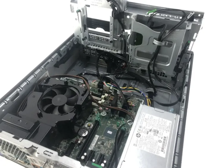 Робоча станція HP Z240 Workstation SFF / Intel Core i5-6400 (4 ядра по 2.7 - 3.3 GHz) / 16 GB DDR4 / 240 GB SSD / Intel HD Graphics 530 б/в - зображення 5