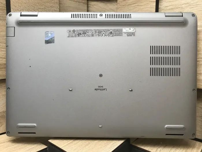 Ультрабук Dell Latitude 5430 / 14" (1920x1080) IPS / Intel Core i5-1235U (10 (12) ядер по 1.3 - 4.4 GHz) / 8 GB DDR4 / 240 GB SSD M.2 / Intel Iris Xe Graphics / WebCam / USB 3.2 / HDMI / Windows 10 б/в - зображення 9