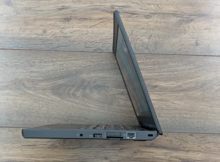 Нетбук Lenovo ThinkPad X260 / 12.5" (1920x1080) IPS / Intel Core i5-6300U (2 (4) ядра по 2.4 - 3.0 GHz) / 8 GB DDR4 / 128 GB SSD / Intel HD Graphics 520 / WebCam б/в - зображення 5