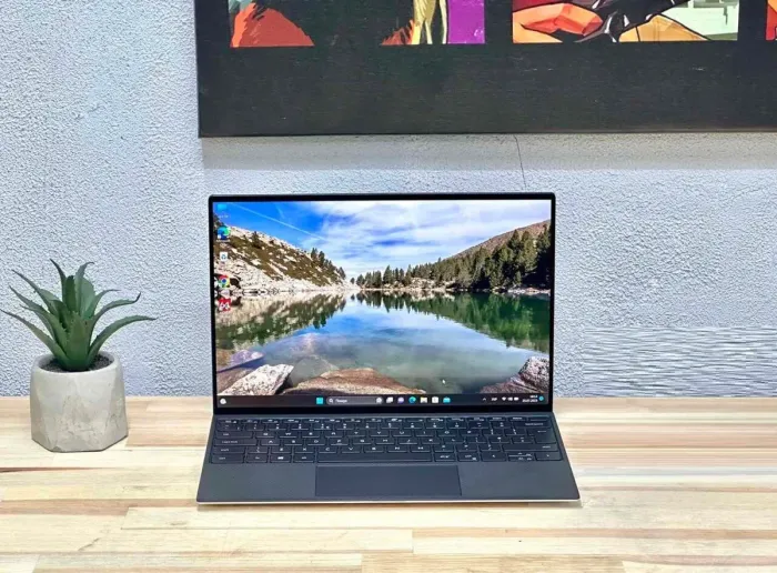 Ультрабук Dell XPS 13 9310 / 13.3" (3840x2400) IPS Touch / Intel Core i7-1185G7 (4 (8) ядра по 3.0 - 4.8 GHz) / 32 GB DDR4 / 1000 GB SSD / Intel Iris Xe Graphics / WebCam б/в - зображення 2