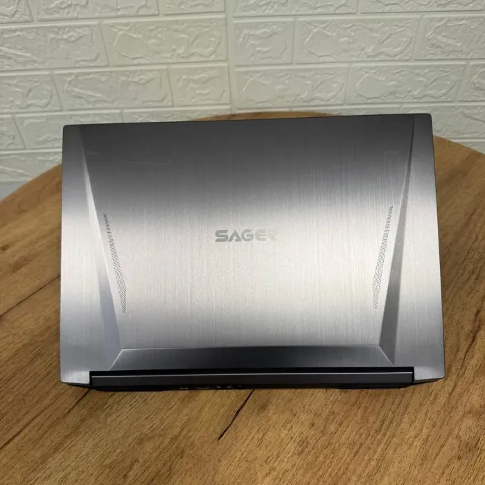 Ігровий ноутбук Б-клас Sager NH58DDW / 15.6" (1920x1080) IPS / Intel Core i7-10875H (8 (16) ядер по 2.3 - 5.1 GHz) / 16 GB DDR4 / 512 GB SSD / nVidia GeForce RTX 2060, 6 GB GDDR6, 192-bit / WebCam б/в - зображення 3