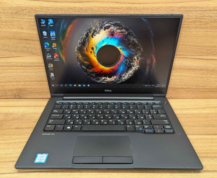 Ультрабук Dell Latitude 7370 / 13.3" (1920x1080) IPS / Intel Core m7-6Y75 (2 (4) ядра по 1.2 - 3.1 GHz) / 16 GB DDR3 / 512 GB SSD / Intel HD Graphics 515 / mHDMI / Windows 10 б/в - зображення 2