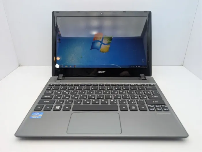 Нетбук Acer Aspire V5-171 / 11.6" (1366x768) TN / Intel Core i3-2377M (2 (4) ядра по 1.5 GHz) / 6 GB DDR3 / 500 GB HDD / Intel GD Graphics / WebCam б/в - зображення 2