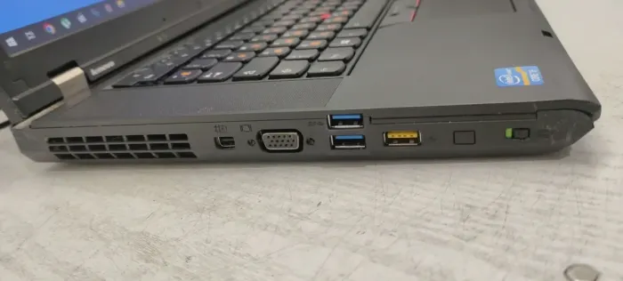 Ноутбук Б-клас Lenovo ThinkPad T530 / 15.6" (1366x768) TN / Intel Core i7-3520M (2(4) ядра по 2.9-3.6 GHz) / 8 GB DDR3 / 256 GB SSD / HD Graphics 4000 / WebCam б/в - зображення 4