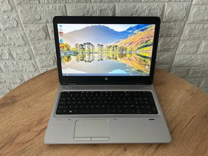 Ноутбук HP ProBook 650 G3 / 15.6" (1366x768) TN / Intel Core i7-7600U (2 (4) ядра по 2.8 - 3.9 GHz) / 8 GB DDR4 / 256 GB SSD / AMD Radeon R7 M350, 2 GB DDR3, 64-bit / WebCam б/в - зображення 2