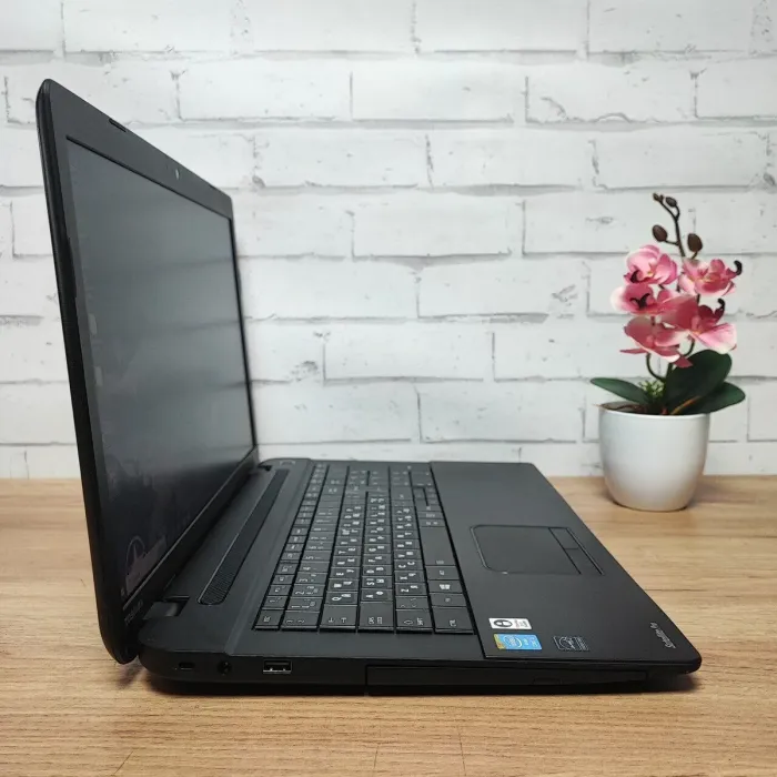 Ноутбук Б-клас Toshiba Satellite C70-B-140 / 17.3" (1600x900) TN / Intel Core i5-4210U (2 (4) ядра по 1.7 - 2.7 GHz) / 8 GB DDR3 / 256 GB SSD / Intel HD Graphics 4400 / WebCam / DVD-ROM б/в - зображення 5
