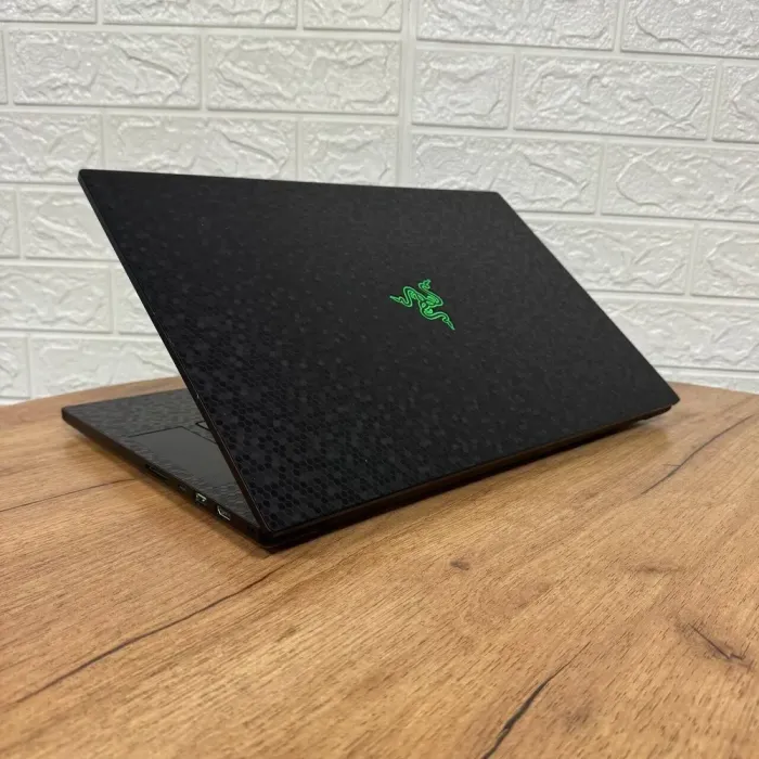 Ігровий ноутбук Razer Blade 17 RZ09-0423 / 17.3" (2560x1440) IPS / Intel Core i7-12800H (14 (20) ядер по 2.4 - 4.8 GHz) / 32 GB DDR5 / 1000 GB SSD / nVidia GeForce RTX 3080 Ti, 16 GB GDDR6, 256-bit / WebCam б/в - зображення 6