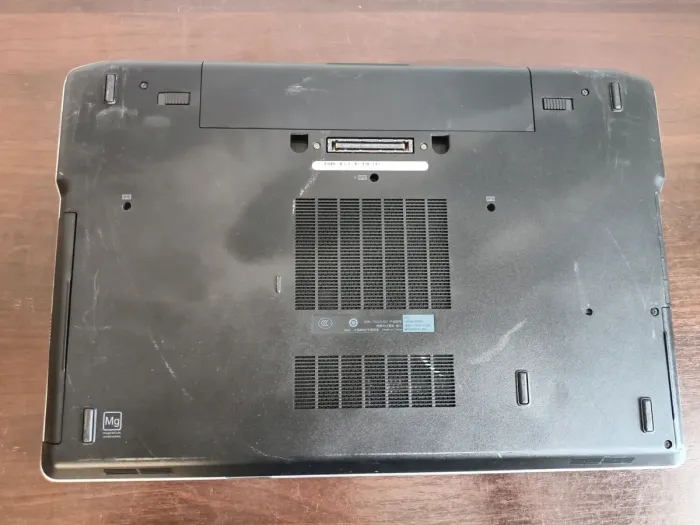 Ноутбук Dell Latitude E6530 / 15.6" TN / Core i5-3340M (2(4) ядер по 2.7-3.4 GHz) / 4GB DDR3 / 500GB HDD / HD Graphics 4000 / WebCam / VGA б/в - зображення 5