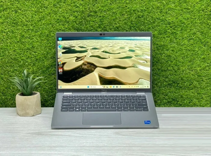 Ультрабук Dell Latitude 5430 / 14" (1920x1080) IPS Touch / Intel Core i5-1235U (10 (12) ядер по 1.3 - 4.4 GHz) / 16 GB DDR4 / 512 GB SSD M.2 / Intel Iris Xe Graphics / WebCam / Win 11 Pro б/в - зображення 2