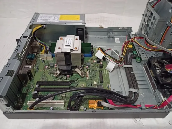 ПК Fujitsu Esprimo E700 E85+ SFF / Core i5-2400 (4 ядра по 3.1-3.4GHz) / 8GB DDR3 / 120GB SSD NEW / HD Graphics 2000 / DVD-ROM б/в - зображення 5