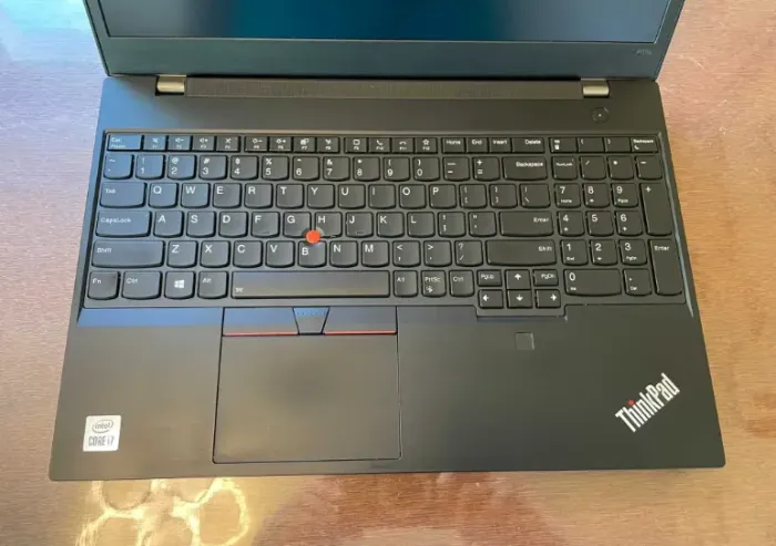 Робоча станція Б-клас Lenovo ThinkPad P15v / 15.6" (1920x1080) IPS / Intel Core i7-10850H (6 (12) ядер по 2.7 - 5.1 GHz) / 32 GB DDR4 / 256 GB SSD / nVidia Quadro P620, 4 GB GDDR5, 128-bit / WebCam б/в - зображення 4