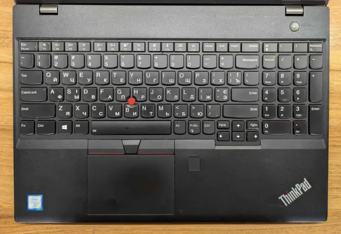 Ноутбук Lenovo ThinkPad T570 / 15.6" (1920x1080) IPS / Intel Core i7-6600U (2 (4) ядра по 2.6 - 3.4 GHz) / 8 GB DDR4 / 240 GB SSD / Intel HD Graphics 520 / WebCam / Fingerprint / Windows 10 б/в - зображення 3