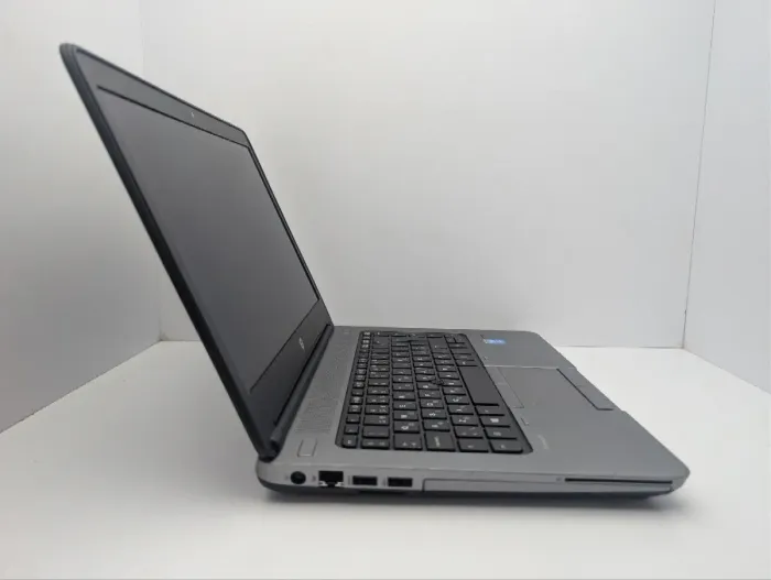 Ноутбук HP ProBook 640 G1 / 14" (1600x900) TN / Intel Core i5-4300M (2 (4) ядра по 2.6 - 3.3 GHz) / 8 GB DDR3 / 120 GB SSD / Intel HD Graphics 4600 / WebCam / DVD-ROM б/в - изображение 4