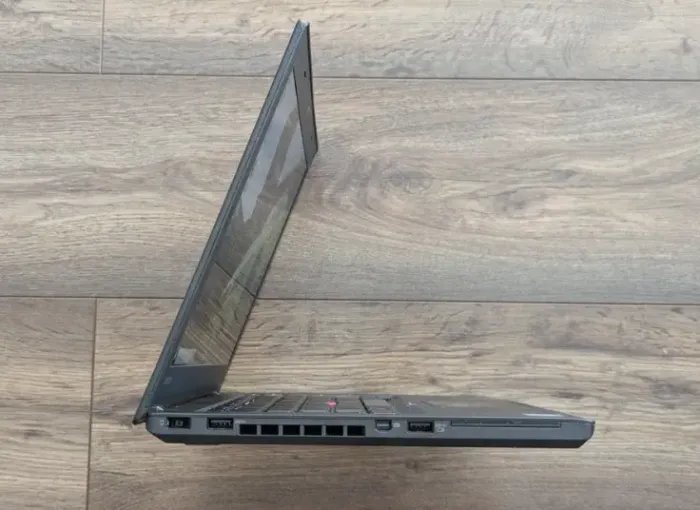 Ноутбук Б-клас Lenovo ThinkPad T460 / 14" (1920x1080) IPS / Intel Core i5-6300U (2 (4) ядра по 2.4 - 3.0 GHz) / 8 GB DDR3 / 180 GB SSD / Intel HD Graphics 520 / WebCam б/в - зображення 4