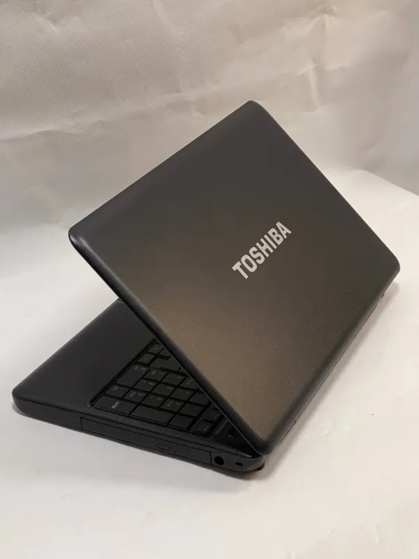 Ноутбук Toshiba Satellite C660D / 15.6" (1366x768) TN / AMD E-450 (2 ядра по 1.6 GHz) / 8 GB DDR3 / 120 GB SSD / AMD Radeon HD 6320 Graphics / DVD-ROM б/в - зображення 6