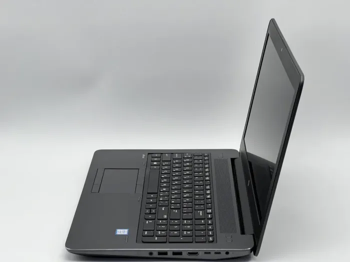 Мобільна робоча станція HP Zbook 15 G3 / 15.6" (1920x1080) TN / Intel Xeon E3-1505M v5 (4 (8) ядра по 2.8 - 3.7 GHz) / 32 GB DDR4 / 480 GB SSD / nVidia Quadro M1000M, 2 GB GDDR5, 128-bit / WebCam б/в - зображення 4