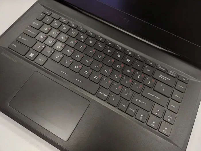 Ігровий ноутбук Б-класу MSI Vector GP66 12UHSO / 15,6" (2560x1440) IPS / Intel Core i9-12900H (14 (20) ядер по 3,8 - 5,0 ГГц) / 64 ГБ DDR5 / 1000 ГБ SSD M.2 / nVidia GeForce RTX 3080 Ti, 16 ГБ GDDR6, 256-біт / Веб-камера б/в - зображення 3