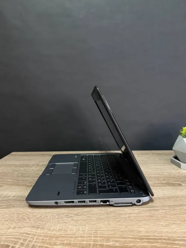 Нетбук Б-клас HP EliteBook 820 G2 / 12.5" (1366x768) TN / Intel Core i5-5300U (2 (4) ядра по 2.3 - 2.9 GHz) / 8 GB DDR3 / 128 GB SSD M.2 / Intel HD Graphics 5500 / WebCam / Win 10 / Без АКБ б/в - зображення 5