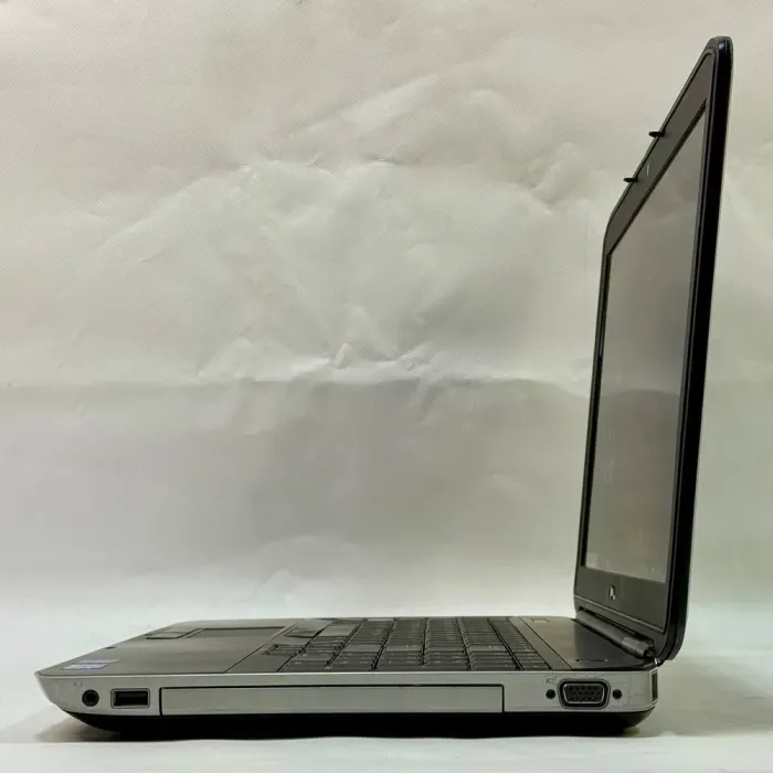 Ноутбук Б-клас Dell Latitude E5530 / 15.6" (1920x1080) TN / Intel Core i5-3320M (2 (4) ядра по 2.6 - 3.3 GHz) / 8 GB DDR3 / 128 GB SSD / Intel HD Graphics 4000 / WebCam / Windows 10 Pro б/в - зображення 6