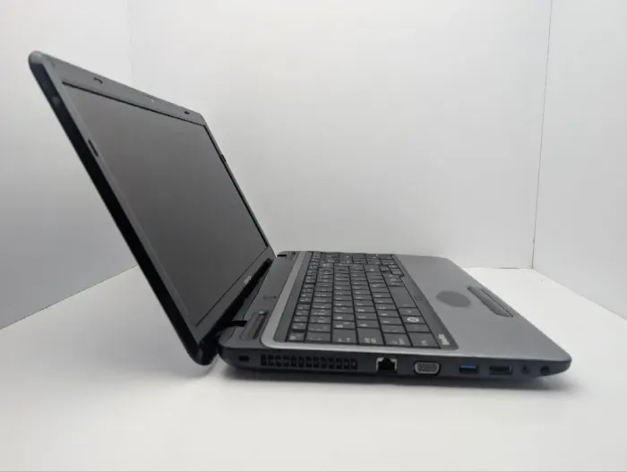 Ноутбук Toshiba Satellite L750 / 15.6" (1366x768) TN / Intel Core i5-2430M (2 (4) ядра по 2.4 - 3.0 GHz) / 6 GB DDR3 / 500 GB HDD / nVidia GeForce GT 520M, 1 GB GDDR3, 128-bit / WebCam / DVD-ROM б/в - зображення 4